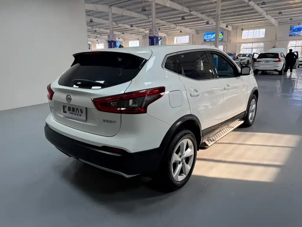 Nissan Qashqai — фото 9