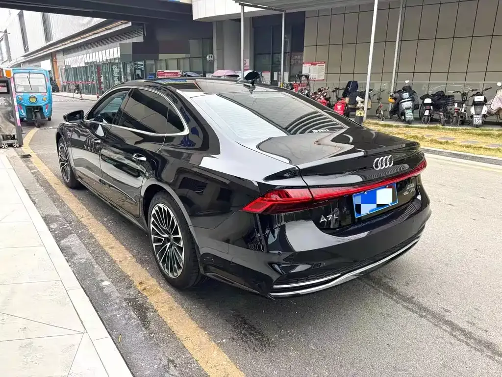 Audi A7L — фото 10