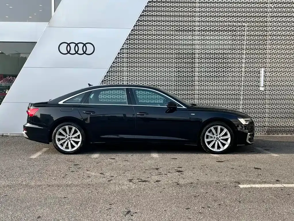 Audi A6L — фото 7