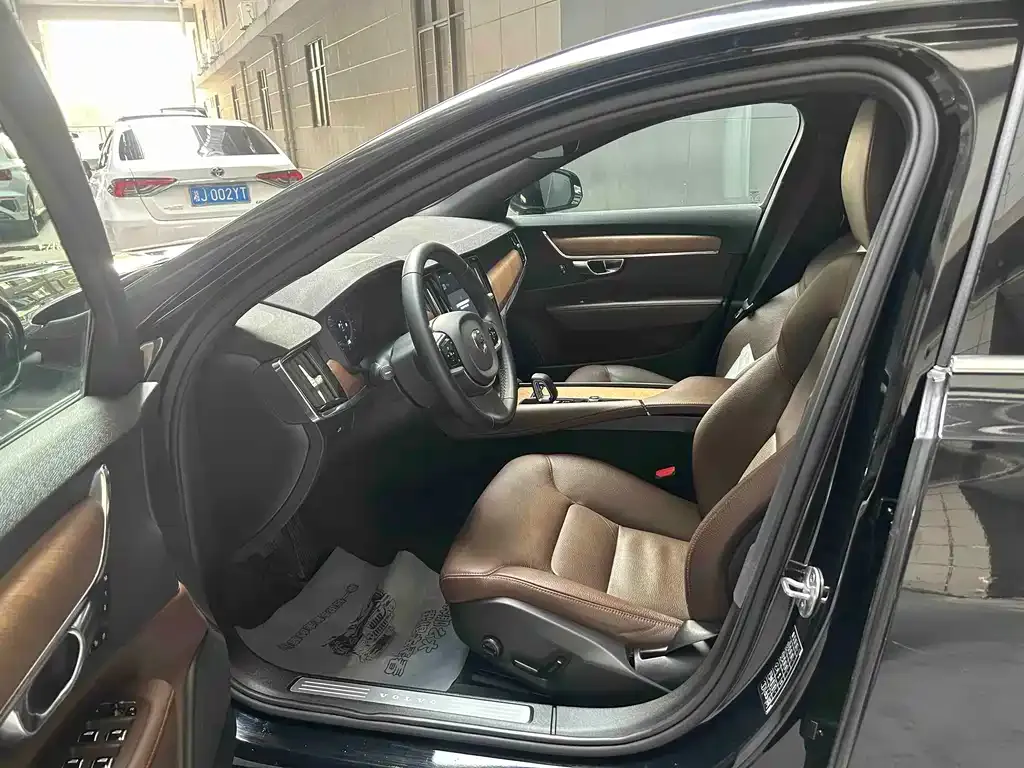 Volvo S90 2024 из CN, фото 2