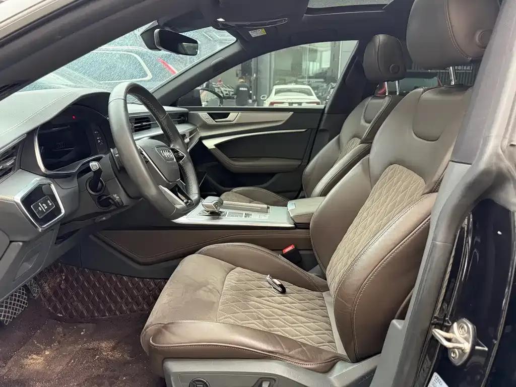 Audi A7L 2022 из CN, фото 6