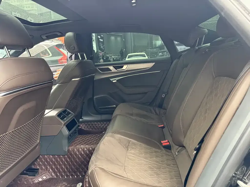 Audi A7L 2022 из CN, фото 2