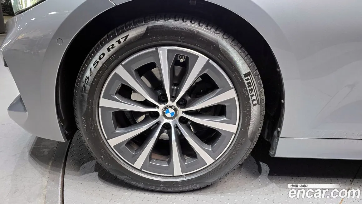 BMW 3-Series 2023 из KR, фото 3