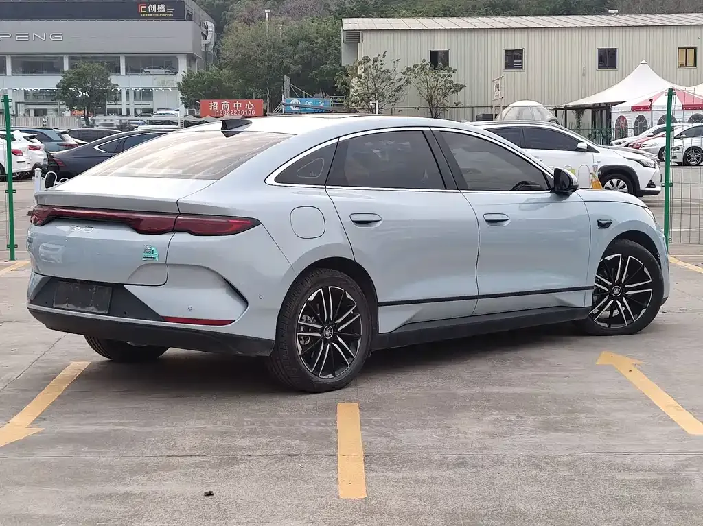 BYD Qin L — фото 10