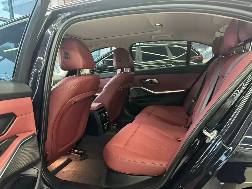 BMW 3 Series 2023 из CN, фото 2