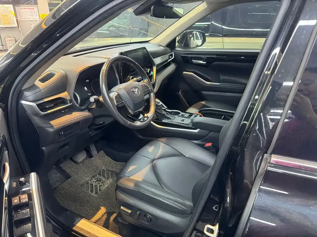 Toyota Highlander — фото 10