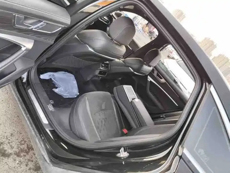 Audi A6L 2024 из CN, фото 4