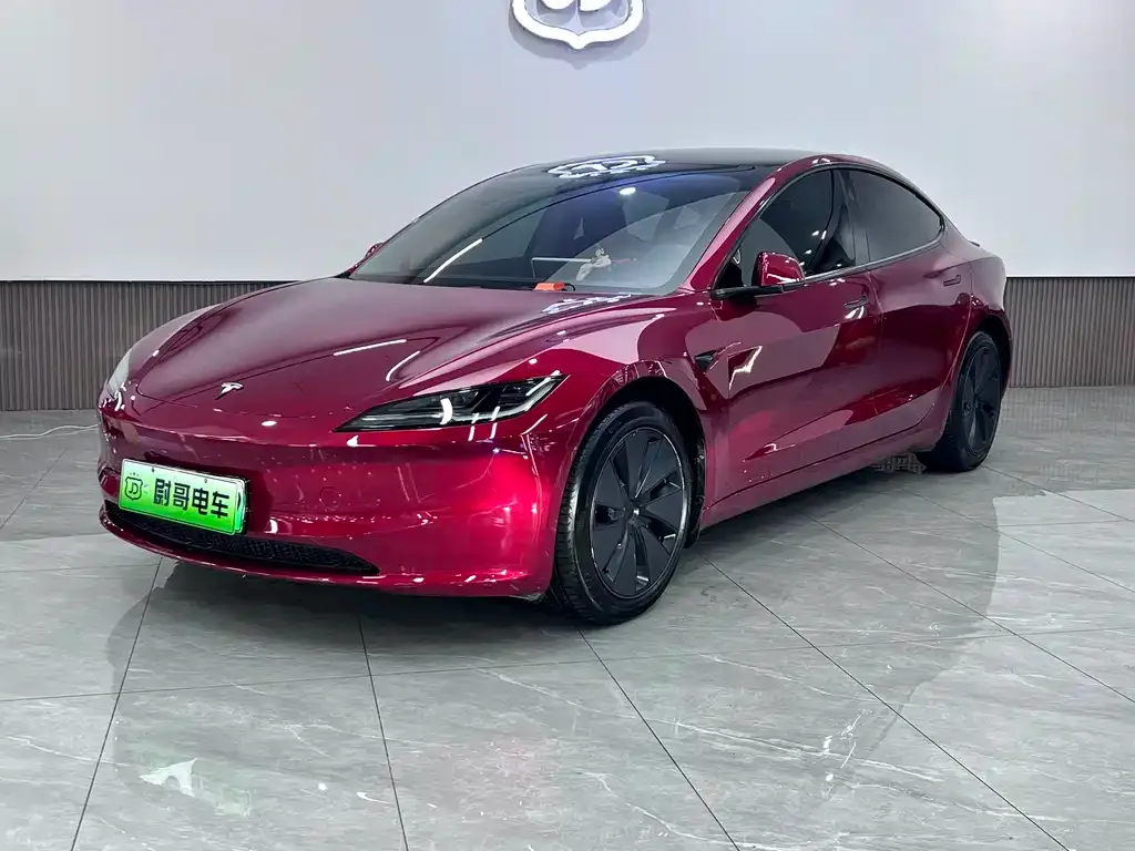 Tesla Model 3 — фото 1