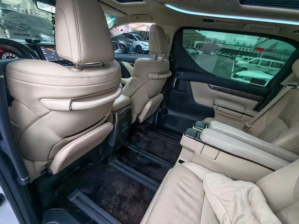 Toyota Vellfire 2022 из CN, фото 2