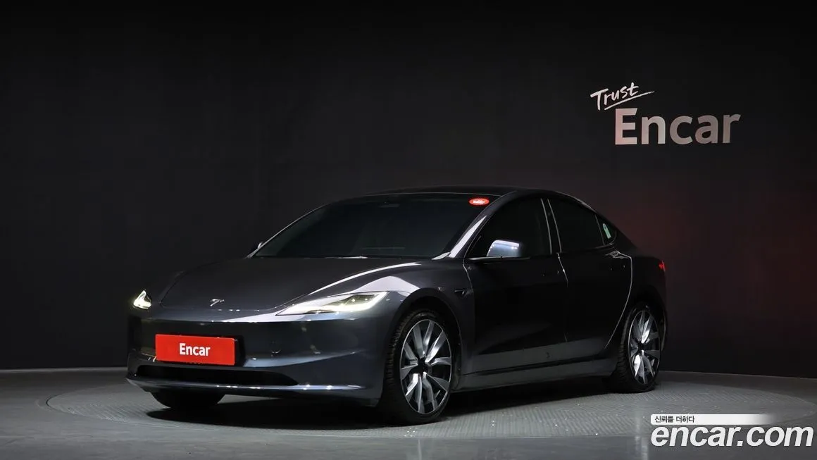 Tesla Model 3 — фото 1