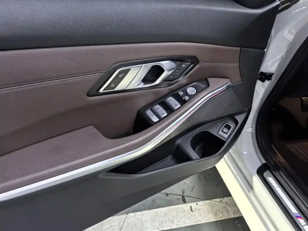 BMW 3 Series 2023 из CN, фото 7