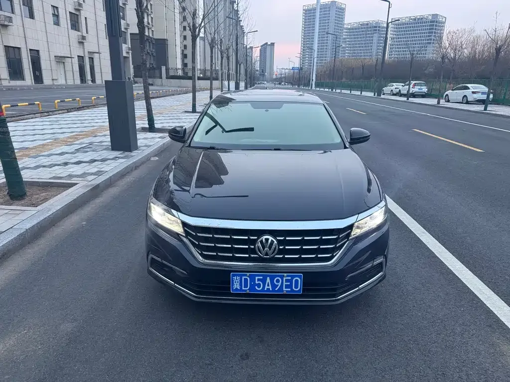 Volkswagen Passat — фото 1