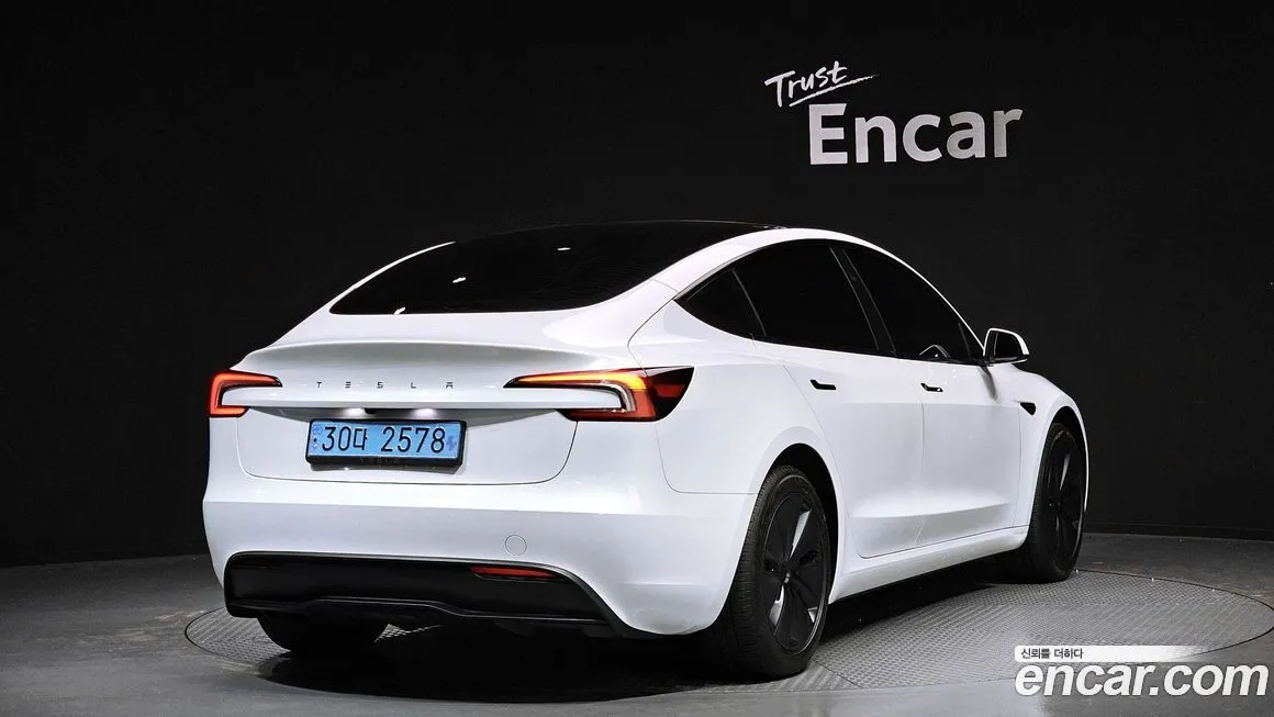 Tesla Model 3 — фото 3