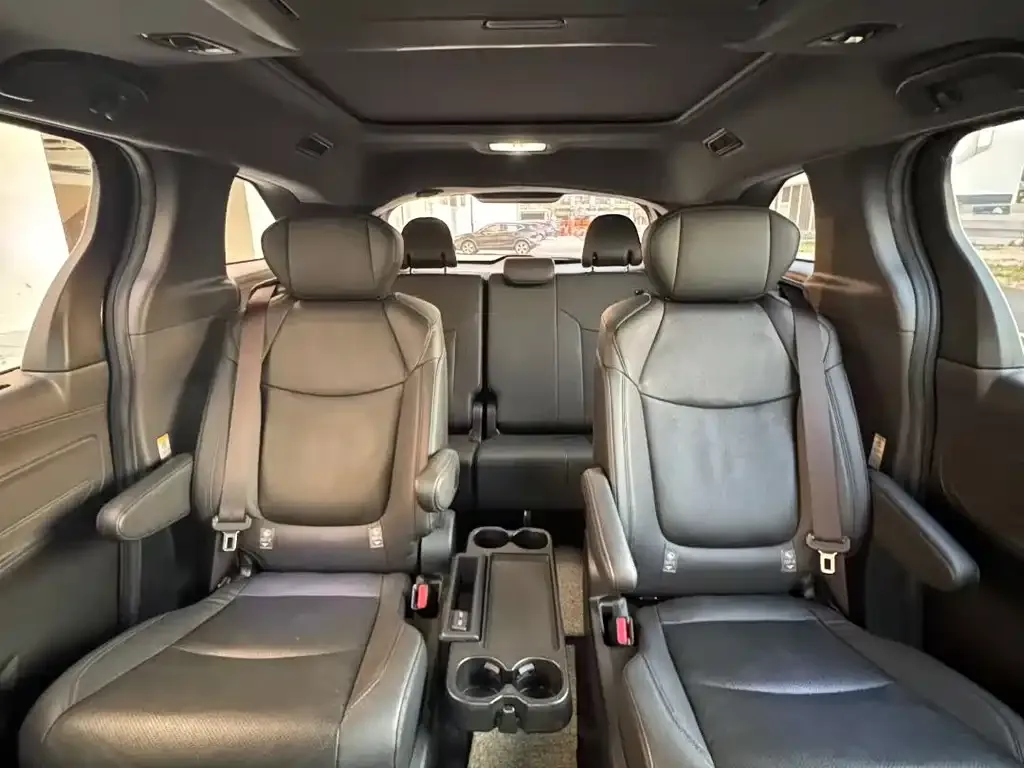 Toyota Sienna 2022 из CN, фото 7