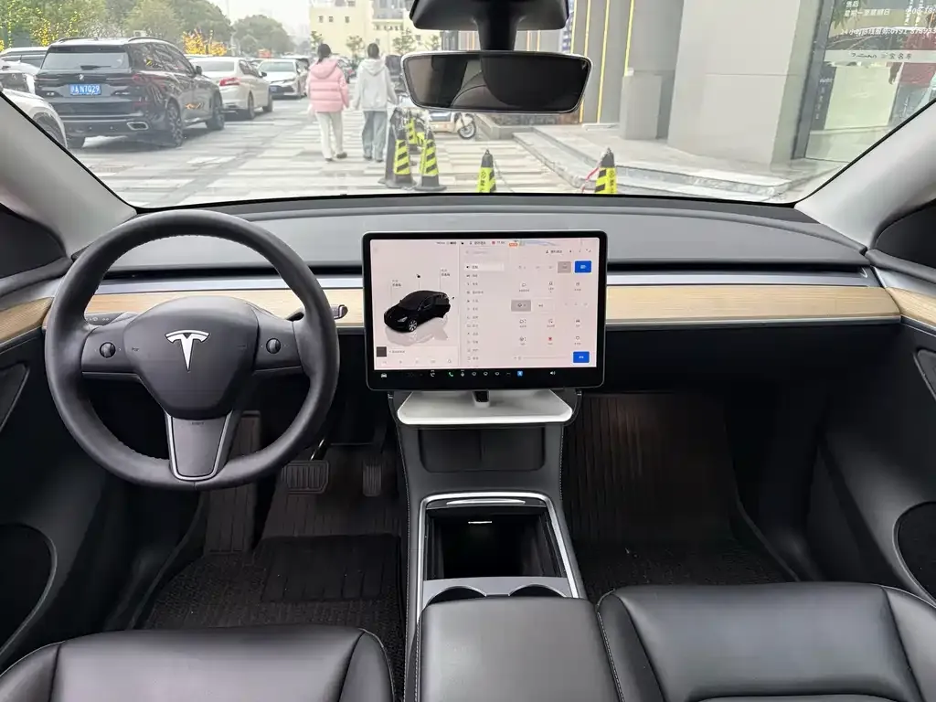 Tesla Model Y — фото 5