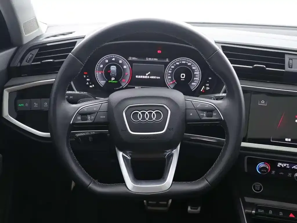 Audi Q3 2023 из CN, фото 9