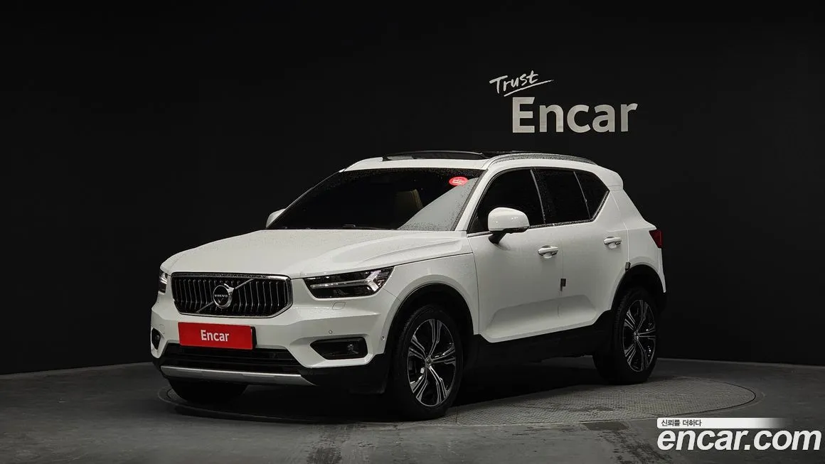 Volvo XC40 — фото 1