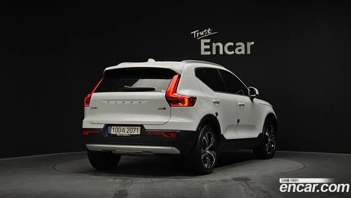 Volvo XC40 — фото 5