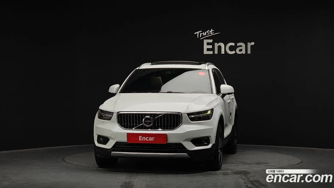 Volvo XC40 — фото 6