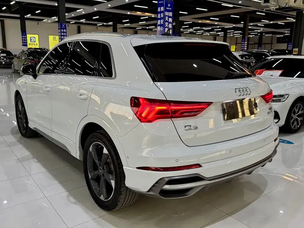 Audi Q3 — фото 10