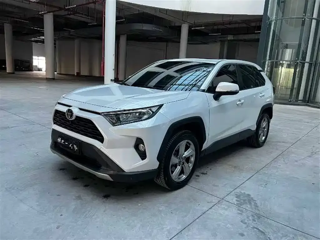 Toyota RAV4 2021 из CN, фото 1