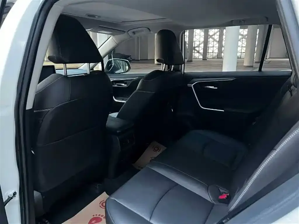 Toyota RAV4 2021 из CN, фото 2