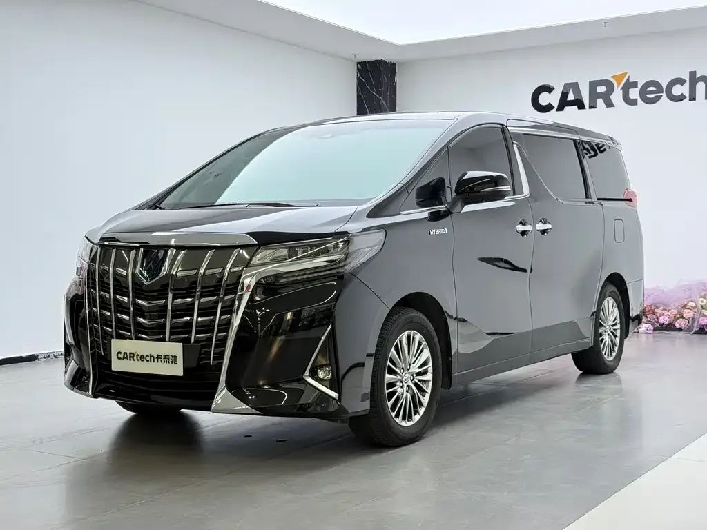 Toyota Alphard — фото 1