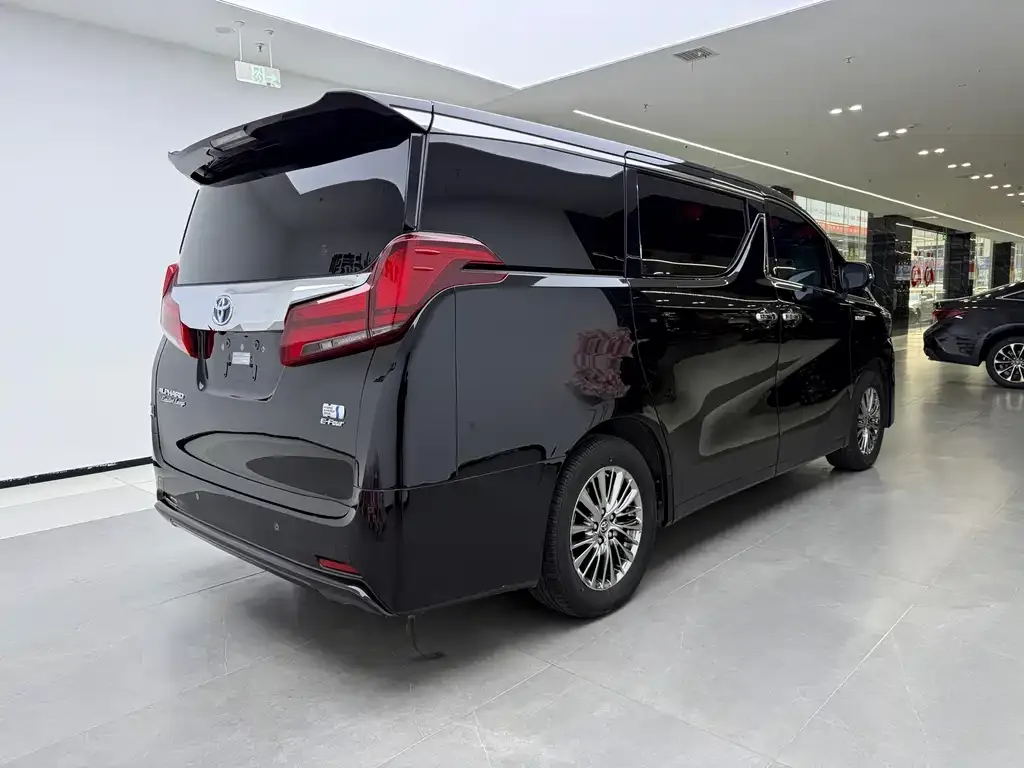Toyota Alphard — фото 6