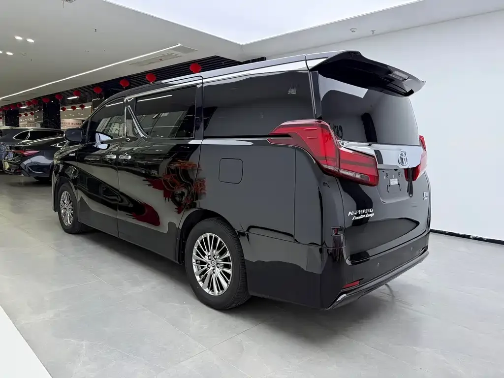 Toyota Alphard — фото 7