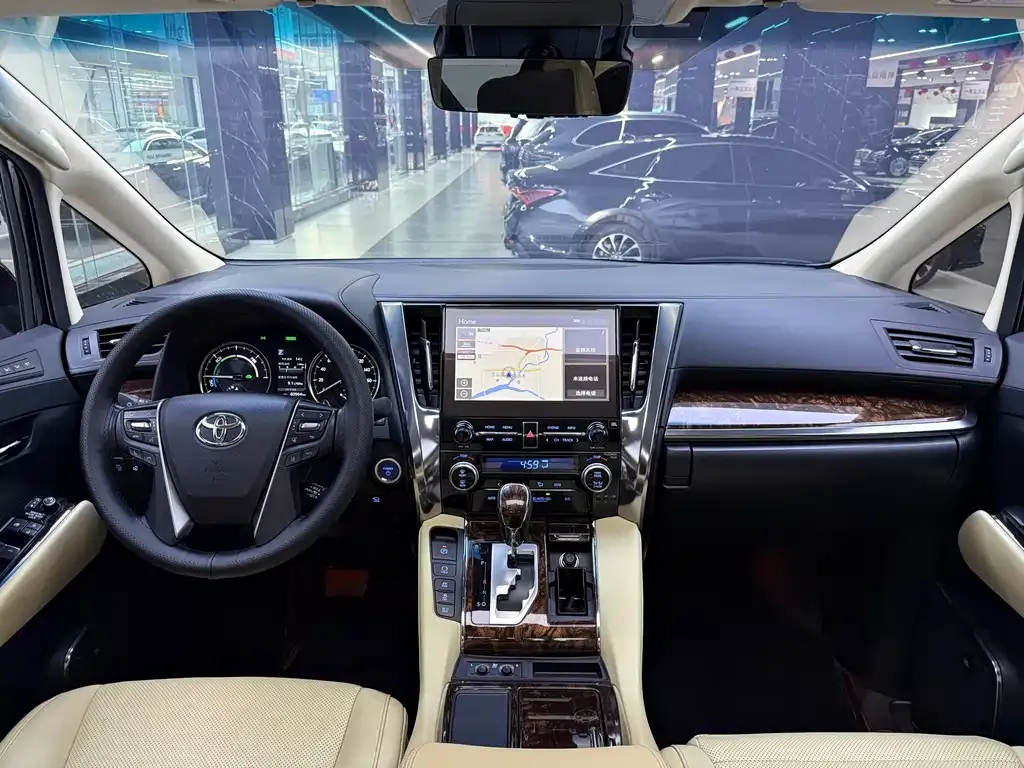 Toyota Alphard — фото 8