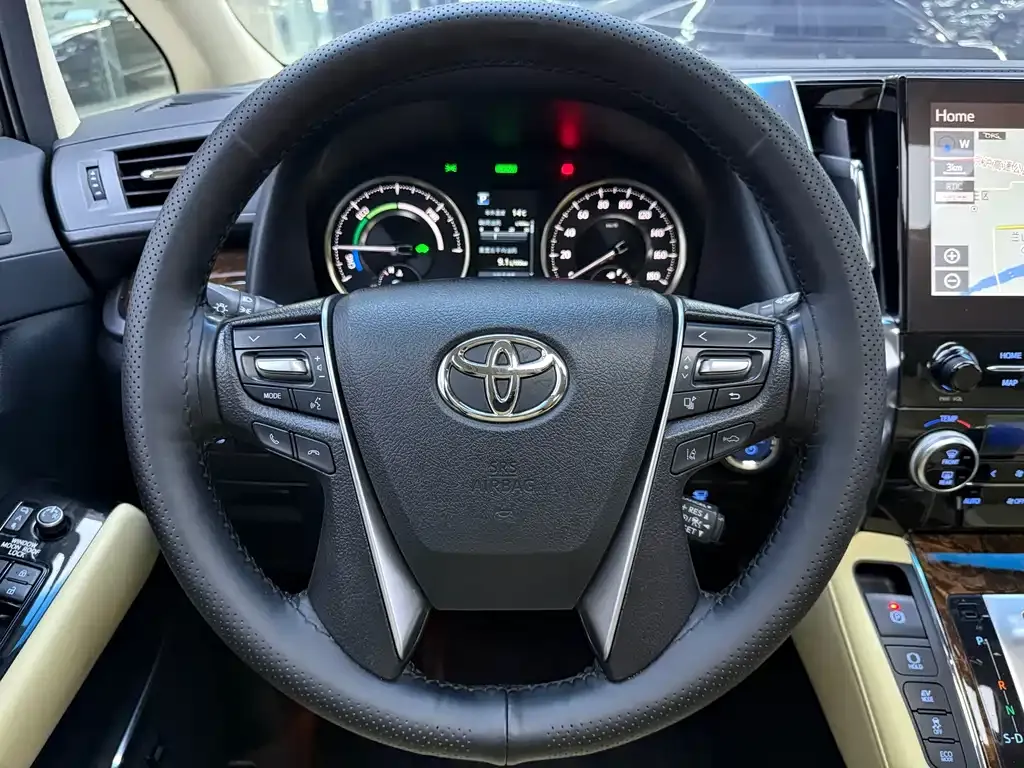 Toyota Alphard — фото 10
