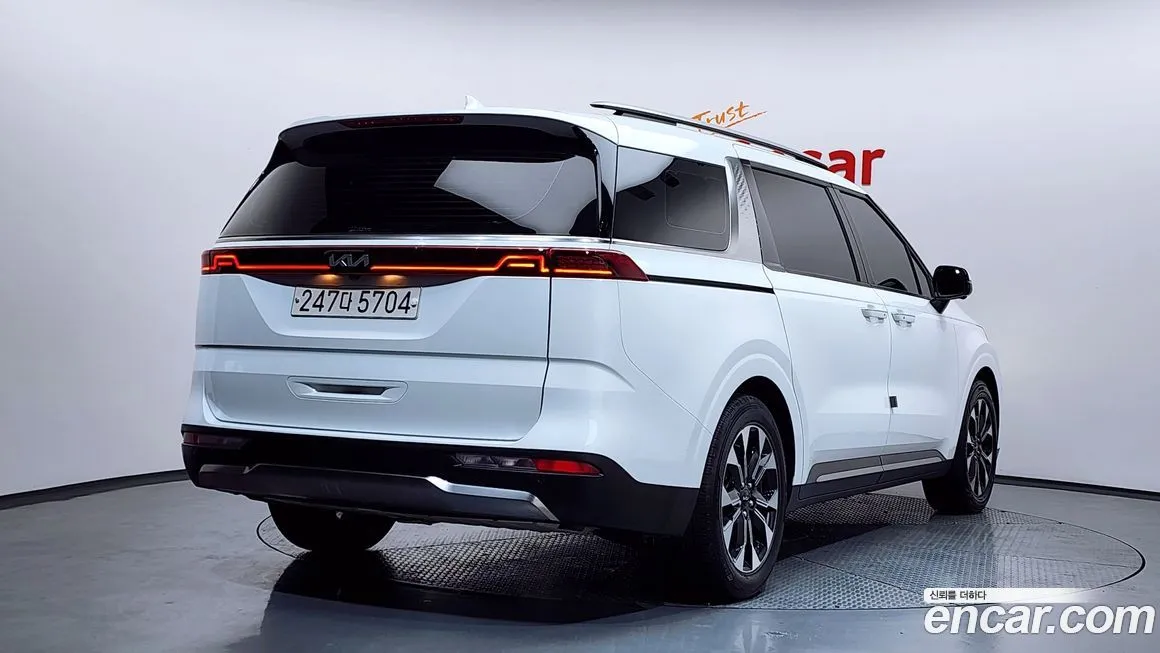 Kia Carnival — фото 10