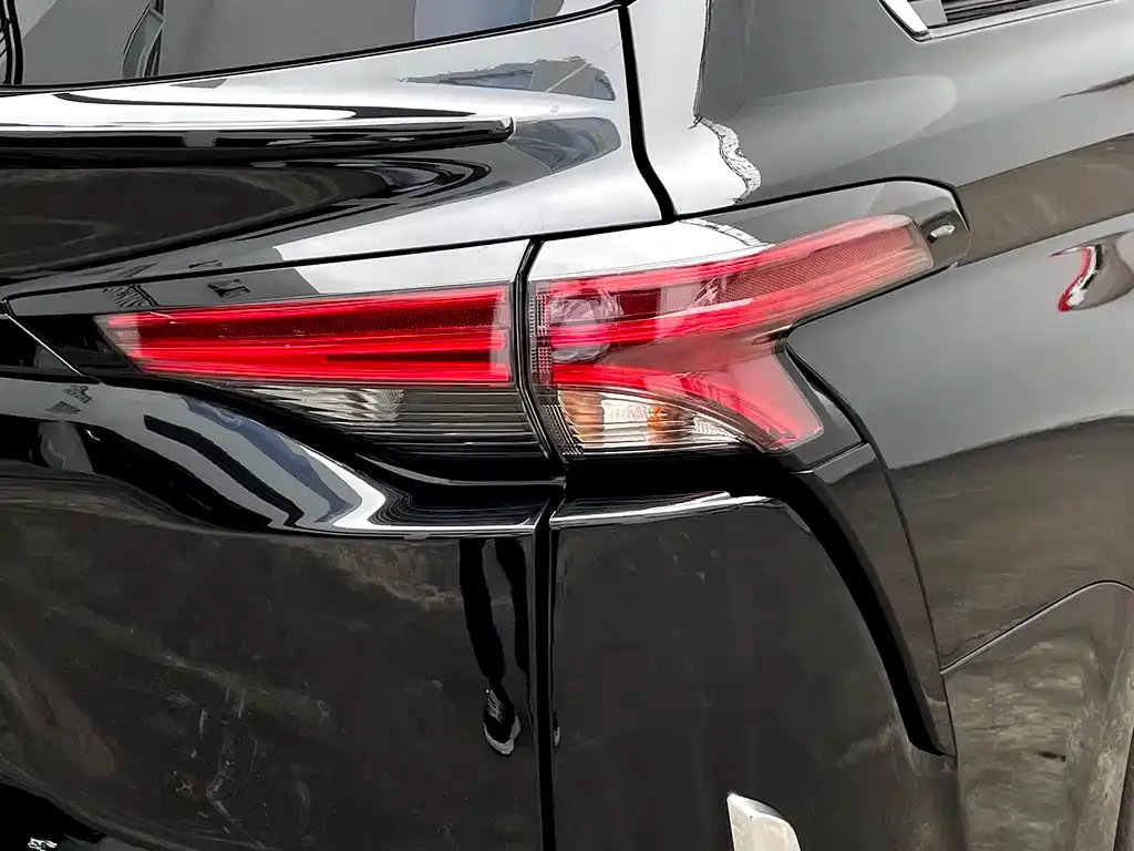 Toyota Sienna — фото 10