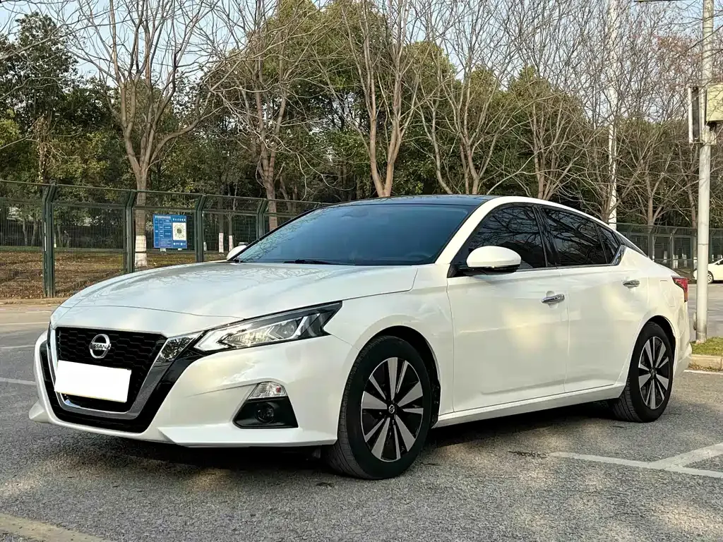 Nissan Teana — фото 1