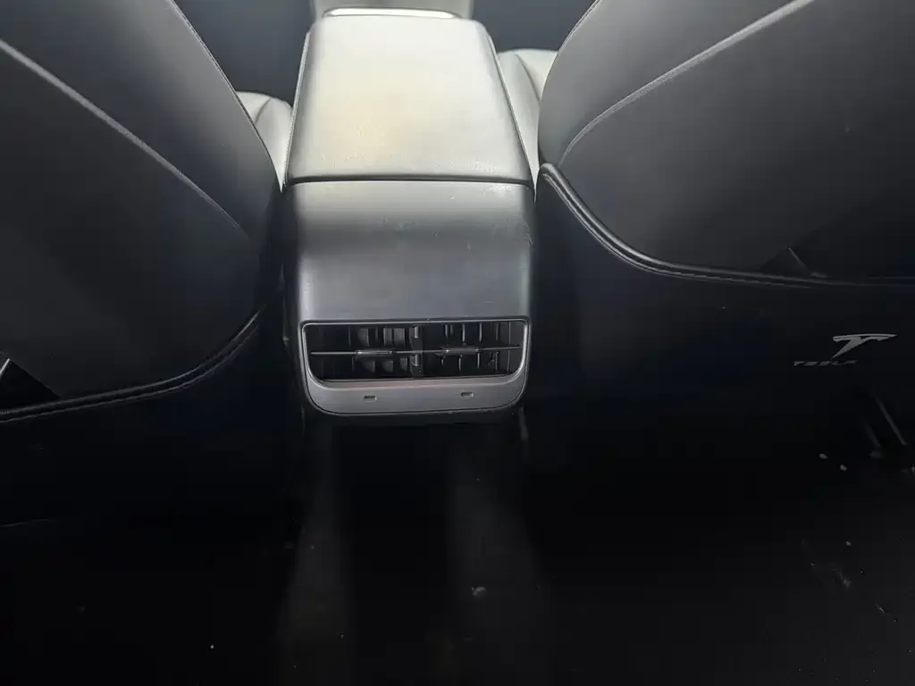Tesla Model 3 — фото 2