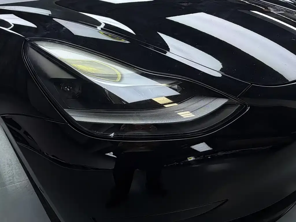 Tesla Model 3 — фото 4