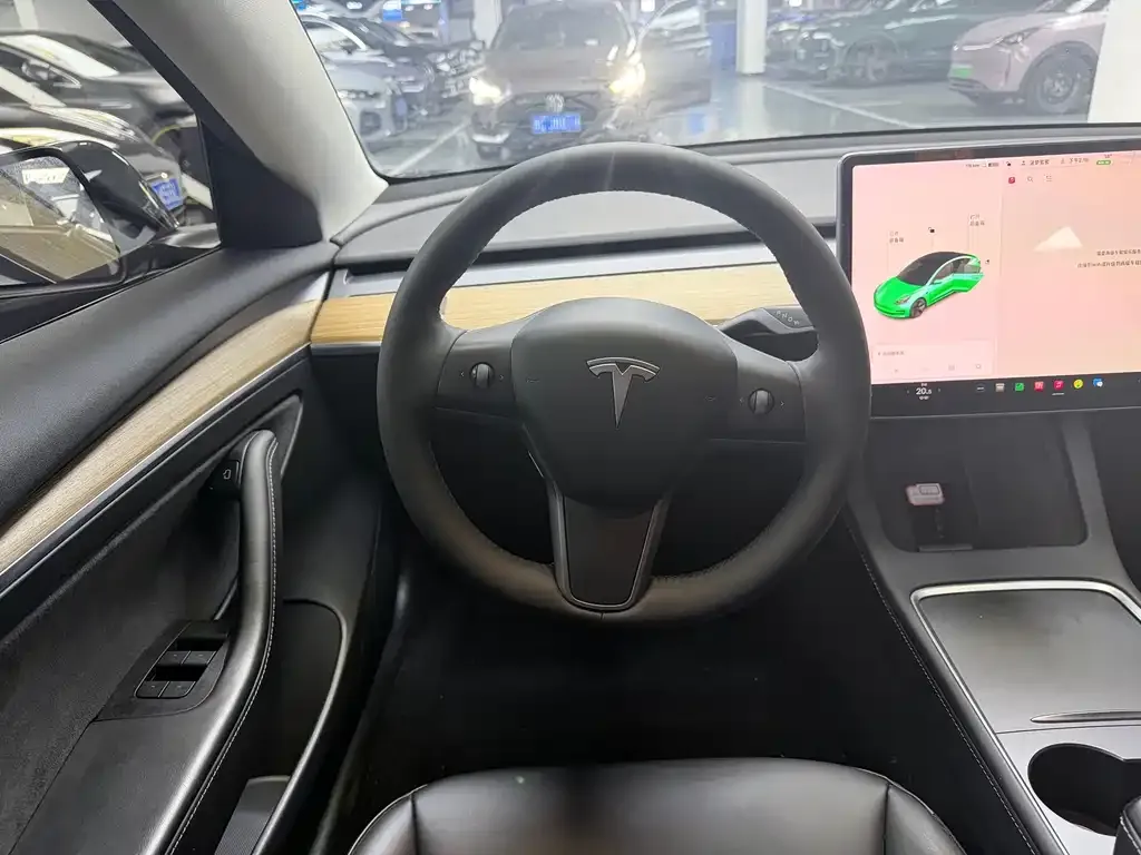 Tesla Model 3 — фото 6