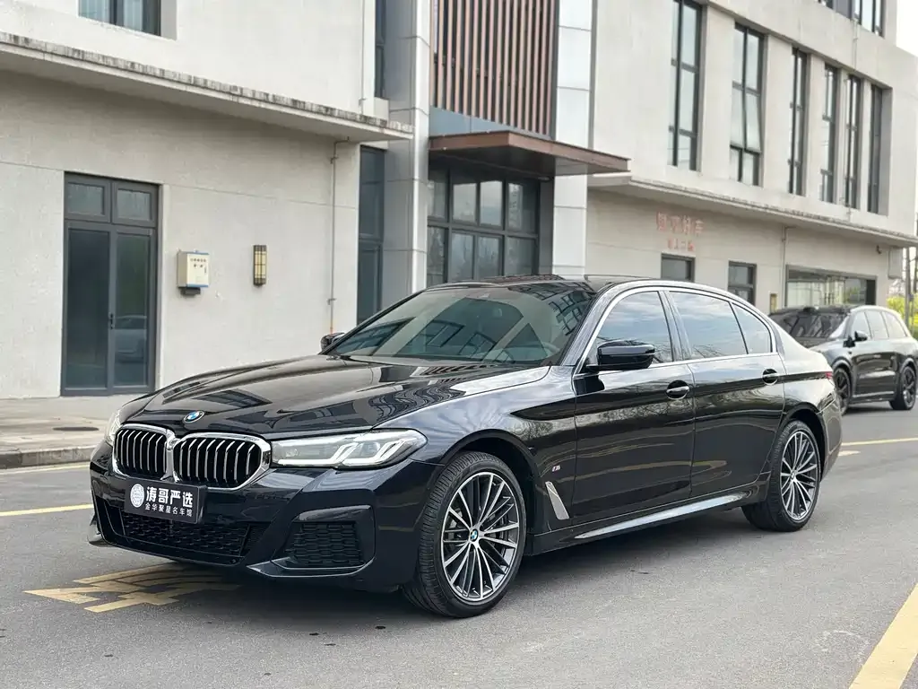 BMW 5 Series — фото 1