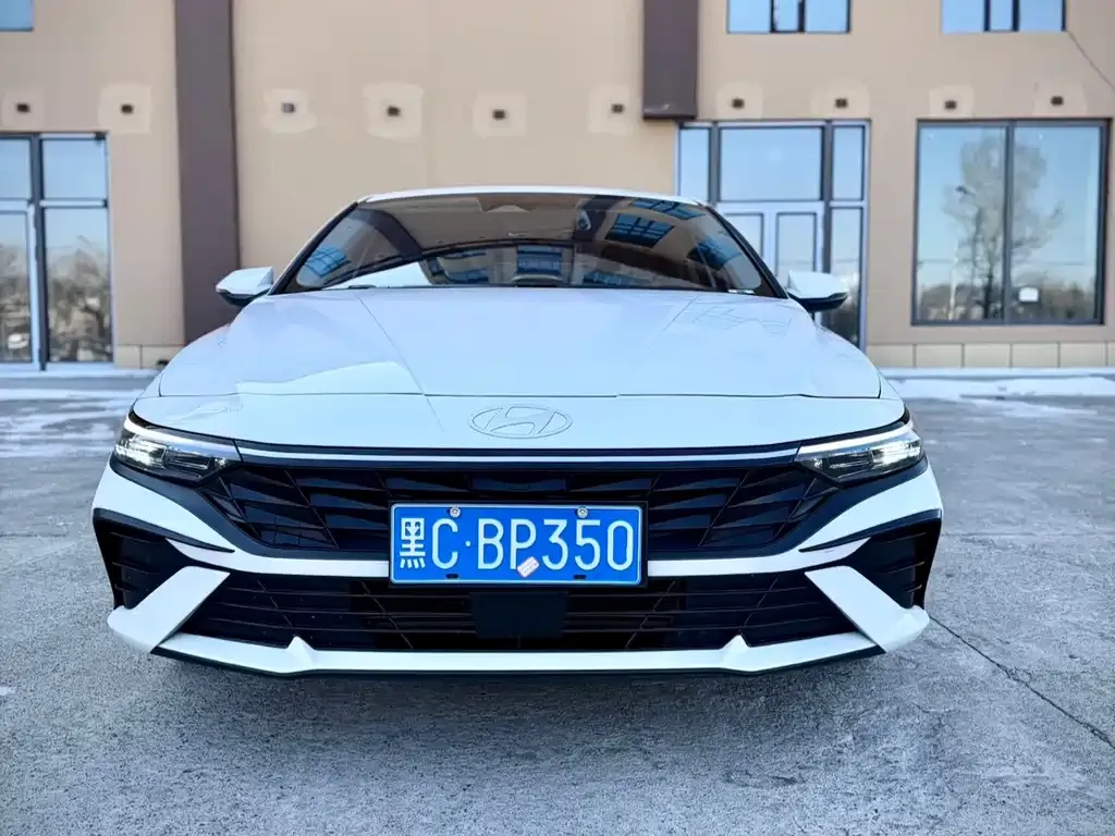 Hyundai Elantra — фото 2