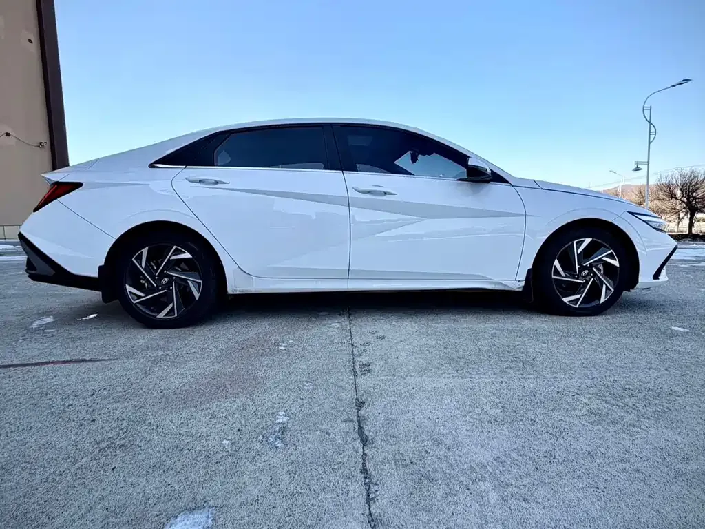 Hyundai Elantra — фото 10