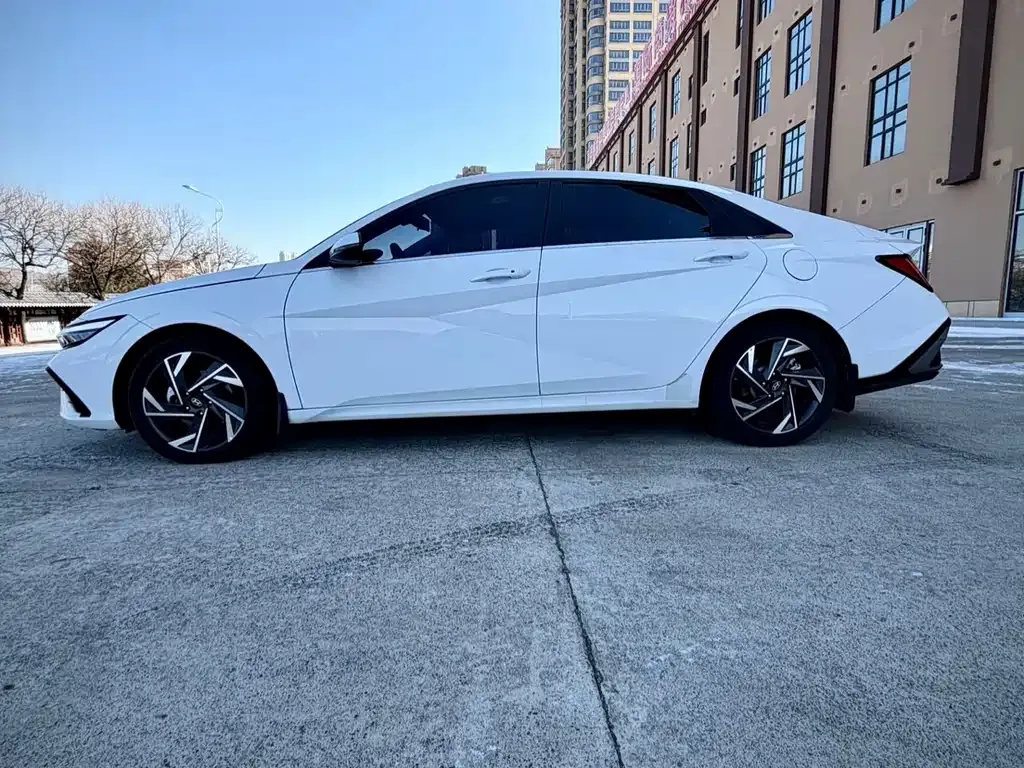 Hyundai Elantra — фото 6