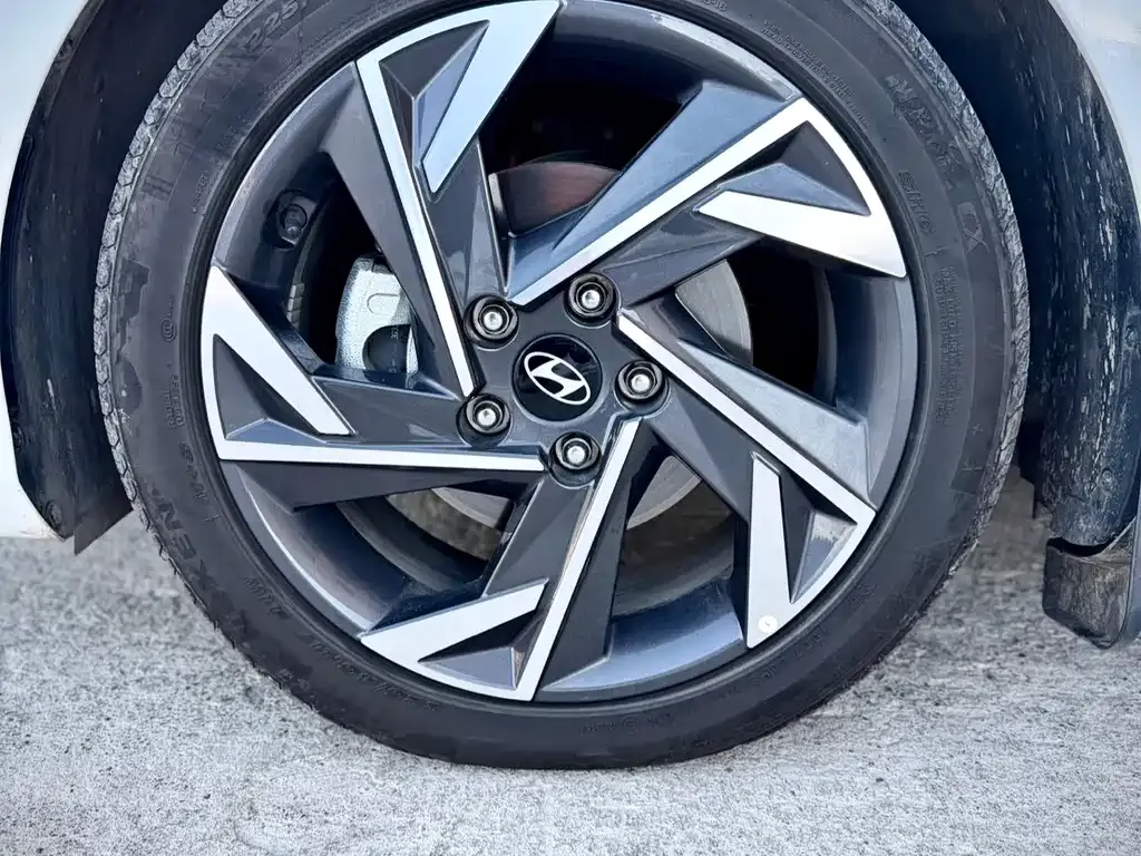 Hyundai Elantra — фото 9