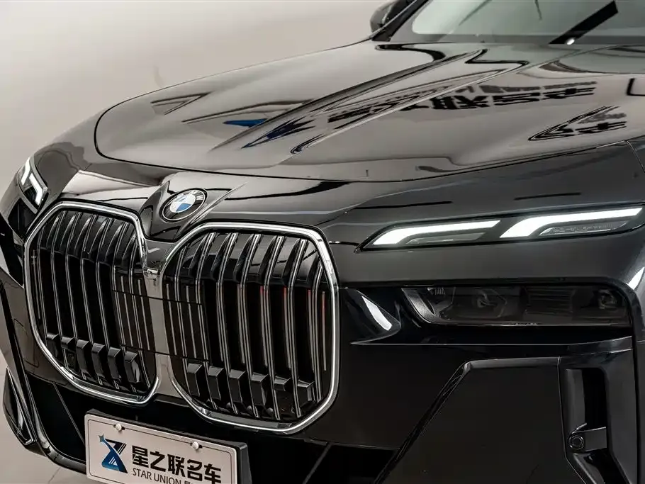 BMW 7 Series — фото 10