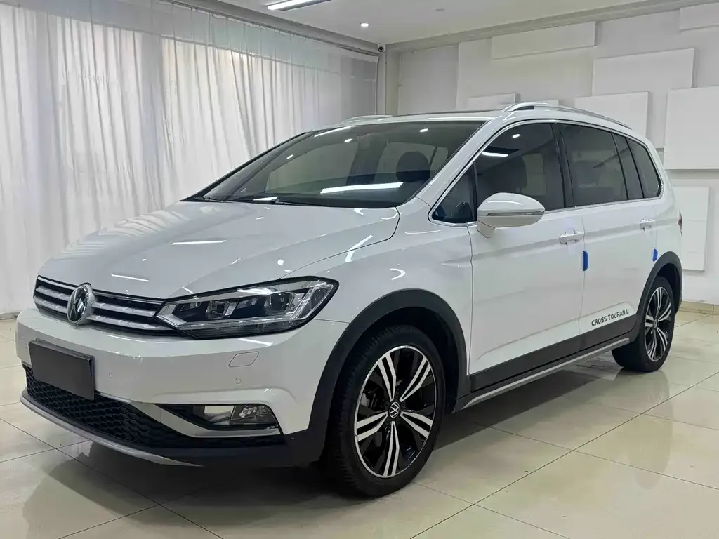 Volkswagen Touran 2021 из CN, фото 1