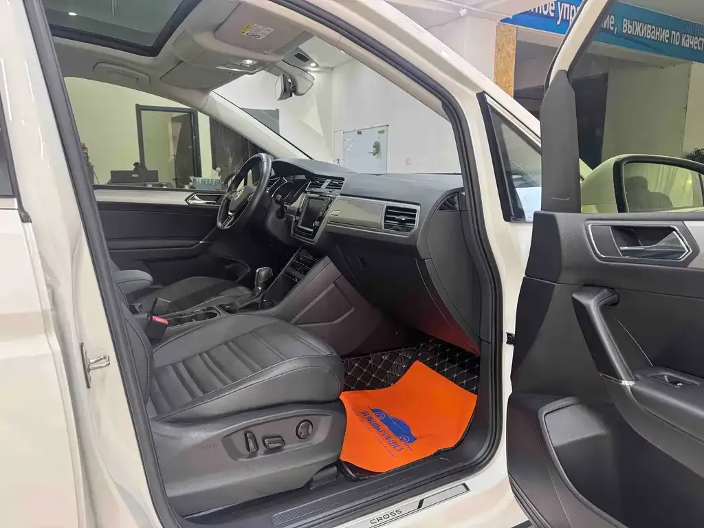 Volkswagen Touran 2021 из CN, фото 2