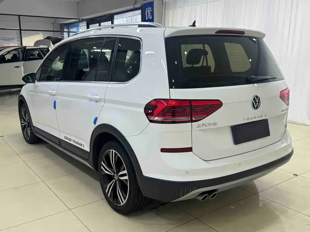 Volkswagen Touran 2021 из CN, фото 3