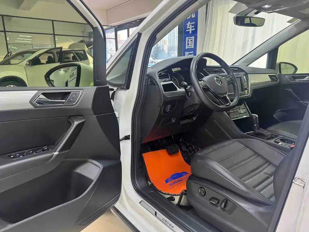 Volkswagen Touran 2021 из CN, фото 4