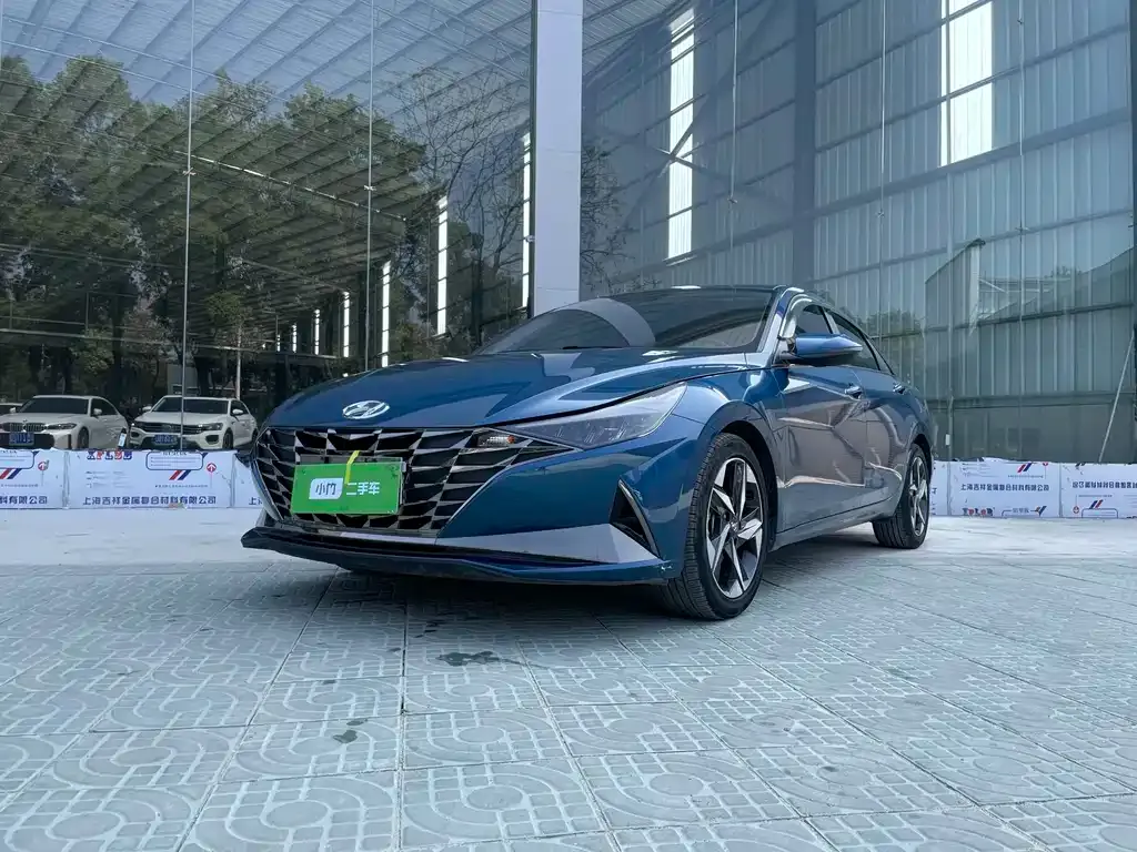 Hyundai Elantra — фото 1