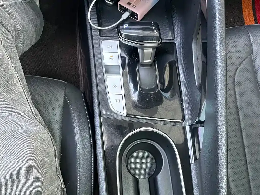 Hyundai Elantra — фото 7