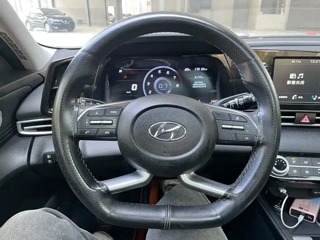 Hyundai Elantra — фото 6